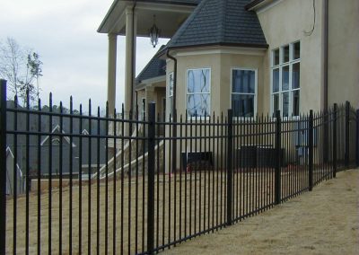 A high iron fencing with pointed tip bars